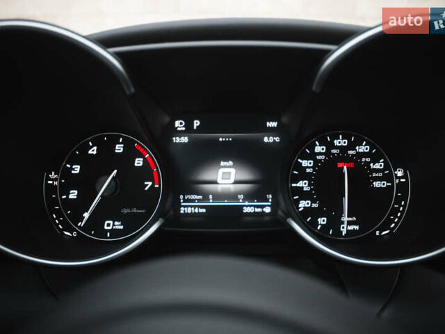 Білий Альфа Ромео Джулія, об'ємом двигуна 2 л та пробігом 21 тис. км за 25000 $, фото 17 на Automoto.ua