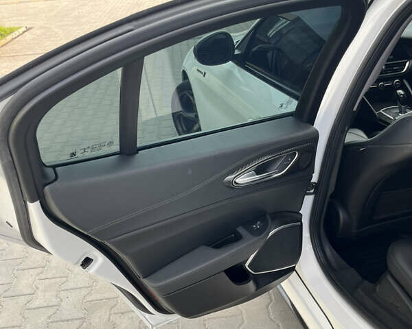 Білий Альфа Ромео Джулія, об'ємом двигуна 2 л та пробігом 103 тис. км за 23900 $, фото 28 на Automoto.ua