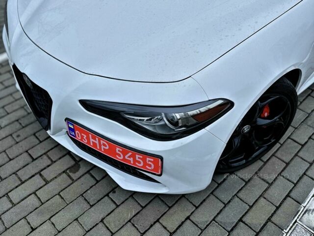 Білий Альфа Ромео Джулія, об'ємом двигуна 2 л та пробігом 109 тис. км за 19999 $, фото 1 на Automoto.ua