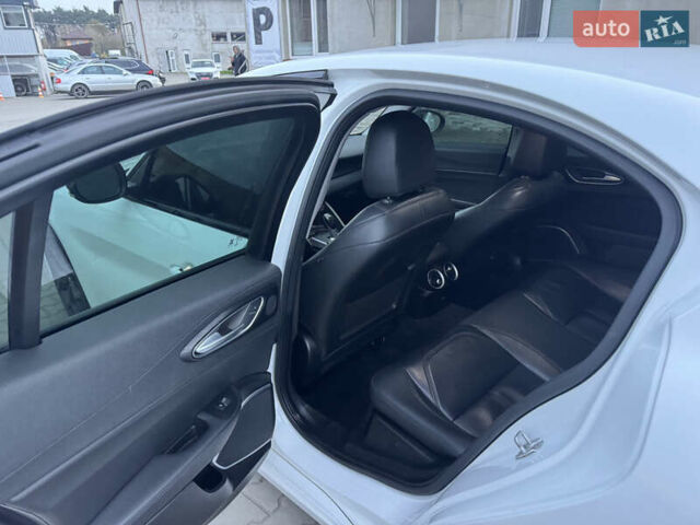Альфа Ромео Джулия 2019 в Луцке на Automoto.ua Белый Альфа Ромео Джулия, объемом двигателя 2 л и пробегом 177 тыс. км за 15000 $, фото 28 на Automoto.ua