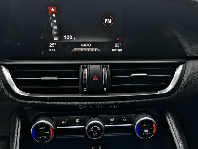 Білий Альфа Ромео Джулія, об'ємом двигуна 2 л та пробігом 109 тис. км за 19999 $, фото 11 на Automoto.ua