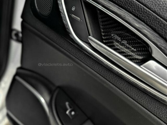 Білий Альфа Ромео Джулія, об'ємом двигуна 2 л та пробігом 109 тис. км за 19999 $, фото 12 на Automoto.ua