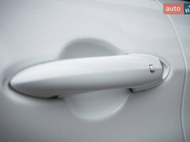 Білий Альфа Ромео Джулія, об'ємом двигуна 2 л та пробігом 21 тис. км за 25000 $, фото 43 на Automoto.ua