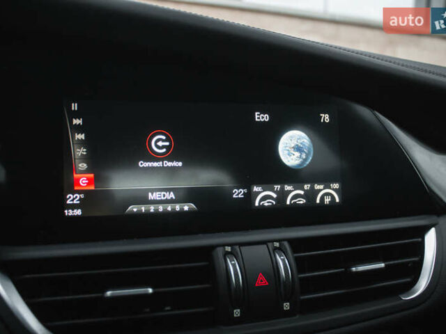 Білий Альфа Ромео Джулія, об'ємом двигуна 2 л та пробігом 21 тис. км за 25000 $, фото 20 на Automoto.ua