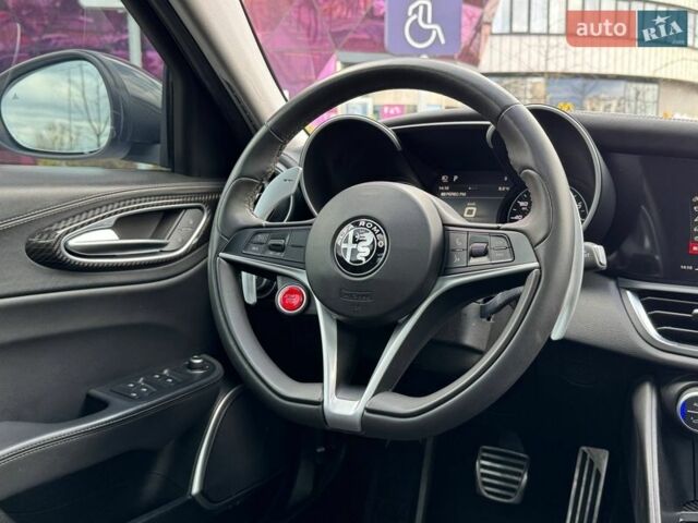 Белый Альфа Ромео Джулия, объемом двигателя 2 л и пробегом 105 тыс. км за 17990 $, фото 28 на Automoto.ua