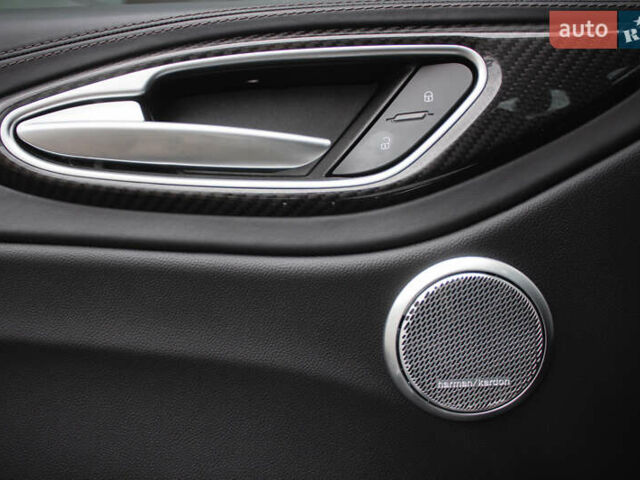 Белый Альфа Ромео Джулия, объемом двигателя 2 л и пробегом 21 тыс. км за 25500 $, фото 35 на Automoto.ua