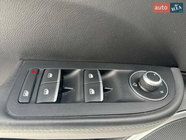 Белый Альфа Ромео Джулия, объемом двигателя 2 л и пробегом 105 тыс. км за 21990 $, фото 11 на Automoto.ua