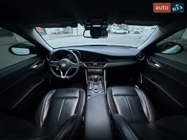 Альфа Ромео Джулия 2019 в Луцке на Automoto.ua Белый Альфа Ромео Джулия, объемом двигателя 2 л и пробегом 177 тыс. км за 15000 $, фото 21 на Automoto.ua