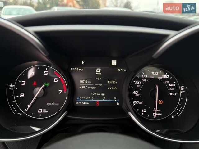 Белый Альфа Ромео Джулия, объемом двигателя 2 л и пробегом 37 тыс. км за 26500 $, фото 23 на Automoto.ua