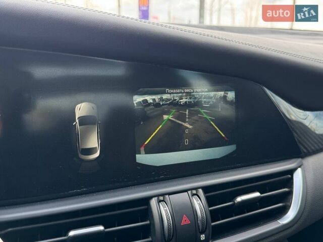 Белый Альфа Ромео Джулия, объемом двигателя 2 л и пробегом 105 тыс. км за 17990 $, фото 29 на Automoto.ua