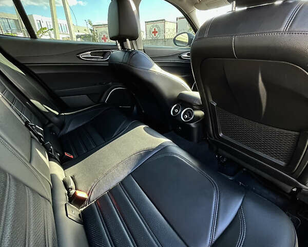 Білий Альфа Ромео Джулія, об'ємом двигуна 2 л та пробігом 103 тис. км за 22900 $, фото 29 на Automoto.ua