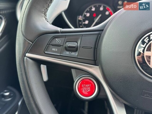 Белый Альфа Ромео Джулия, объемом двигателя 2 л и пробегом 105 тыс. км за 17990 $, фото 22 на Automoto.ua