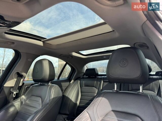 Белый Альфа Ромео Джулия, объемом двигателя 2 л и пробегом 105 тыс. км за 17990 $, фото 11 на Automoto.ua