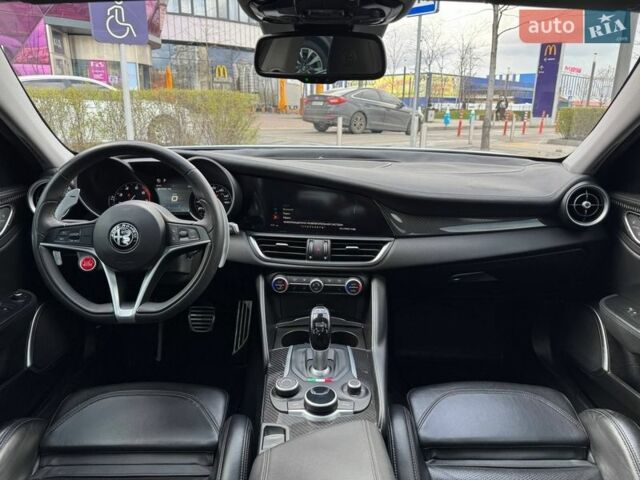 Белый Альфа Ромео Джулия, объемом двигателя 2 л и пробегом 105 тыс. км за 17990 $, фото 34 на Automoto.ua