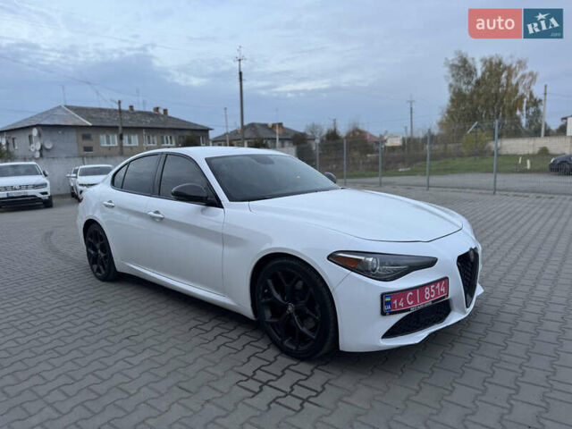 Альфа Ромео Джулия 2019 в Луцке на Automoto.ua Белый Альфа Ромео Джулия, объемом двигателя 2 л и пробегом 177 тыс. км за 15000 $, фото 2 на Automoto.ua