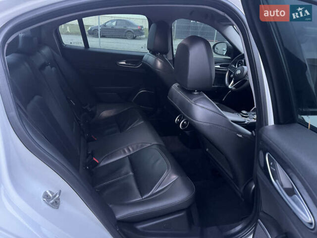 Альфа Ромео Джулия 2019 в Луцке на Automoto.ua Белый Альфа Ромео Джулия, объемом двигателя 2 л и пробегом 177 тыс. км за 15000 $, фото 30 на Automoto.ua
