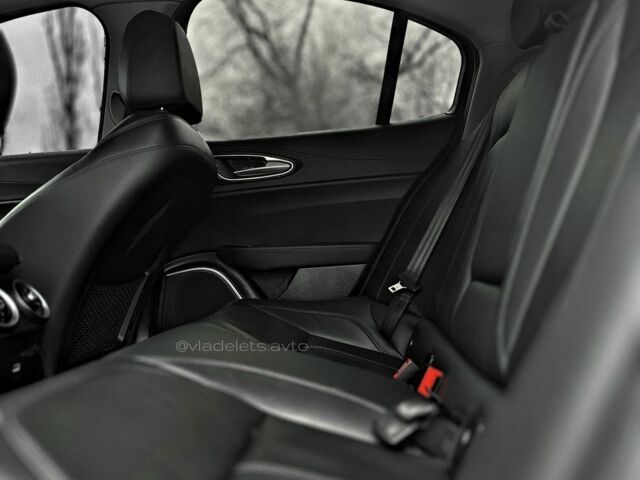 Білий Альфа Ромео Джулія, об'ємом двигуна 2 л та пробігом 109 тис. км за 19999 $, фото 15 на Automoto.ua