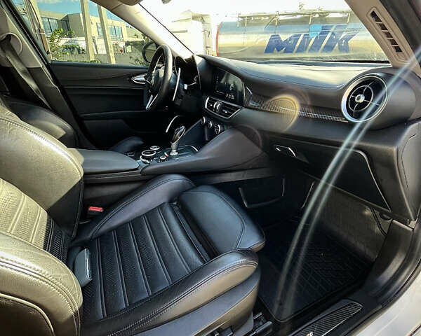 Білий Альфа Ромео Джулія, об'ємом двигуна 2 л та пробігом 103 тис. км за 22900 $, фото 33 на Automoto.ua