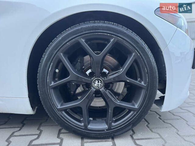 Альфа Ромео Джулия 2019 в Луцке на Automoto.ua Белый Альфа Ромео Джулия, объемом двигателя 2 л и пробегом 177 тыс. км за 15000 $, фото 8 на Automoto.ua