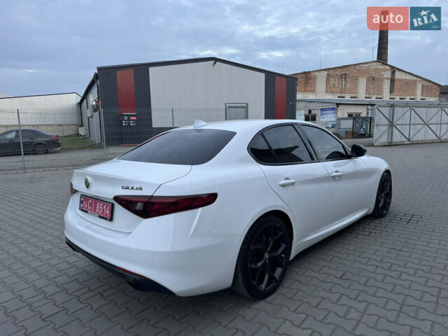 Альфа Ромео Джулия 2019 в Луцке на Automoto.ua Белый Альфа Ромео Джулия, объемом двигателя 2 л и пробегом 177 тыс. км за 15000 $, фото 4 на Automoto.ua