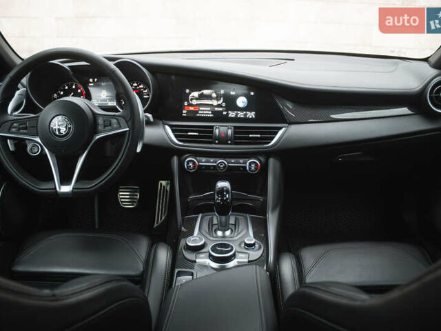 Білий Альфа Ромео Джулія, об'ємом двигуна 2 л та пробігом 21 тис. км за 25000 $, фото 13 на Automoto.ua