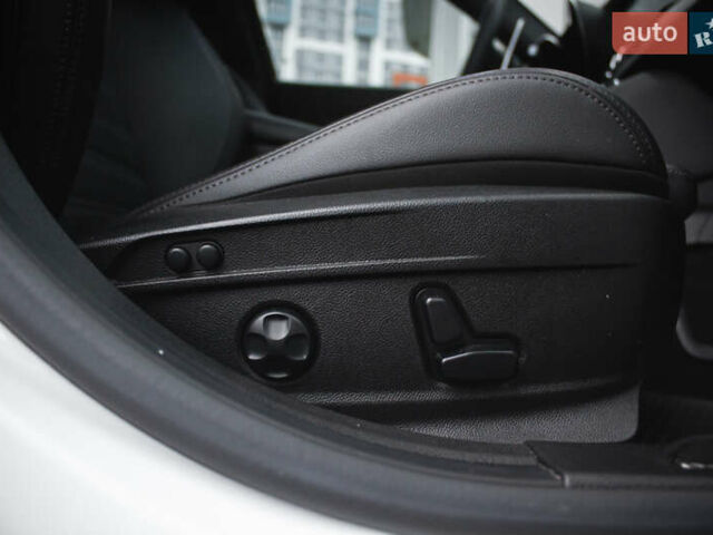 Белый Альфа Ромео Джулия, объемом двигателя 2 л и пробегом 21 тыс. км за 25500 $, фото 34 на Automoto.ua