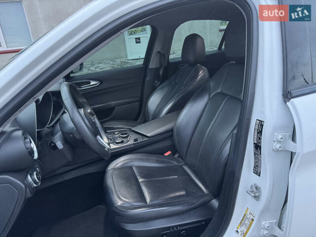 Альфа Ромео Джулия 2019 в Луцке на Automoto.ua Белый Альфа Ромео Джулия, объемом двигателя 2 л и пробегом 177 тыс. км за 15000 $, фото 18 на Automoto.ua