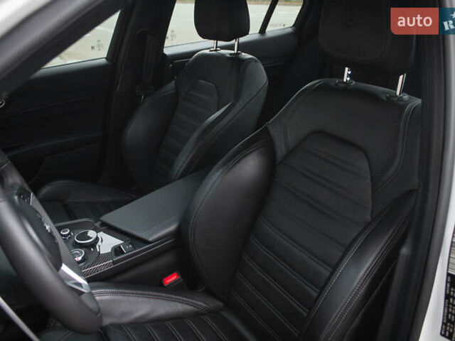 Белый Альфа Ромео Джулия, объемом двигателя 2 л и пробегом 21 тыс. км за 25500 $, фото 10 на Automoto.ua