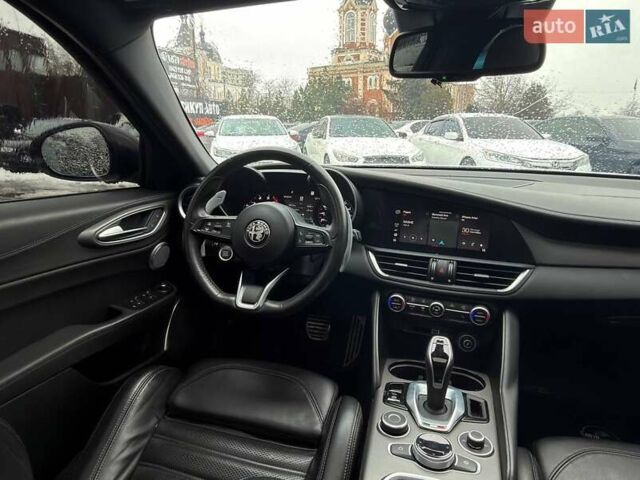 Белый Альфа Ромео Джулия, объемом двигателя 2 л и пробегом 37 тыс. км за 26500 $, фото 12 на Automoto.ua