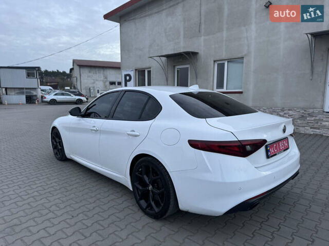 Альфа Ромео Джулия 2019 в Луцке на Automoto.ua Белый Альфа Ромео Джулия, объемом двигателя 2 л и пробегом 177 тыс. км за 15000 $, фото 6 на Automoto.ua