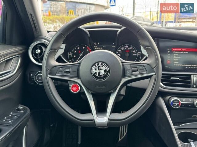 Белый Альфа Ромео Джулия, объемом двигателя 2 л и пробегом 105 тыс. км за 17990 $, фото 26 на Automoto.ua