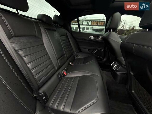 Белый Альфа Ромео Джулия, объемом двигателя 2 л и пробегом 37 тыс. км за 26500 $, фото 20 на Automoto.ua