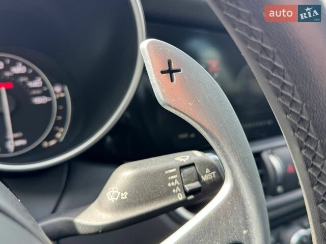 Белый Альфа Ромео Джулия, объемом двигателя 2 л и пробегом 105 тыс. км за 17990 $, фото 25 на Automoto.ua