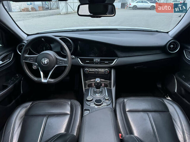 Альфа Ромео Джулия 2019 в Луцке на Automoto.ua Белый Альфа Ромео Джулия, объемом двигателя 2 л и пробегом 177 тыс. км за 15000 $, фото 20 на Automoto.ua