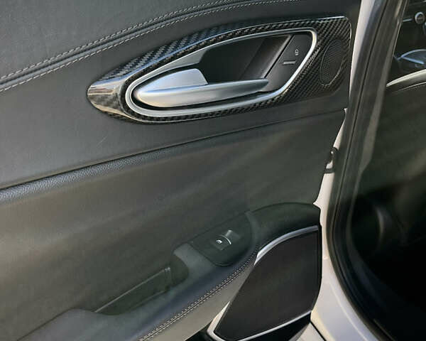 Білий Альфа Ромео Джулія, об'ємом двигуна 2 л та пробігом 103 тис. км за 22900 $, фото 26 на Automoto.ua