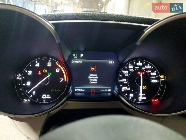 Білий Альфа Ромео Джулія, об'ємом двигуна 2 л та пробігом 77 тис. км за 4500 $, фото 8 на Automoto.ua