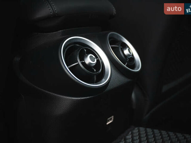 Белый Альфа Ромео Джулия, объемом двигателя 2 л и пробегом 21 тыс. км за 25500 $, фото 37 на Automoto.ua