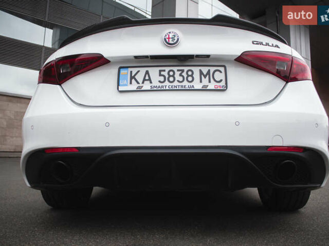Белый Альфа Ромео Джулия, объемом двигателя 2 л и пробегом 21 тыс. км за 25500 $, фото 47 на Automoto.ua