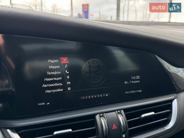 Белый Альфа Ромео Джулия, объемом двигателя 2 л и пробегом 105 тыс. км за 17990 $, фото 30 на Automoto.ua