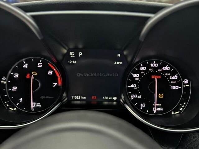 Білий Альфа Ромео Джулія, об'ємом двигуна 2 л та пробігом 109 тис. км за 19999 $, фото 10 на Automoto.ua