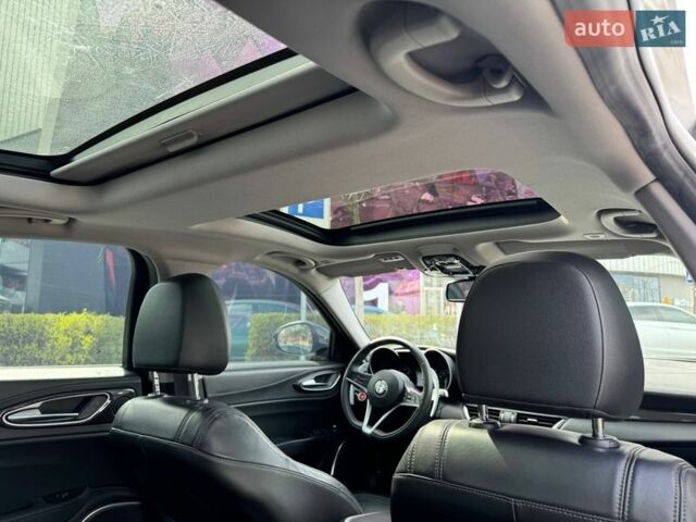 Белый Альфа Ромео Джулия, объемом двигателя 2 л и пробегом 105 тыс. км за 17990 $, фото 15 на Automoto.ua