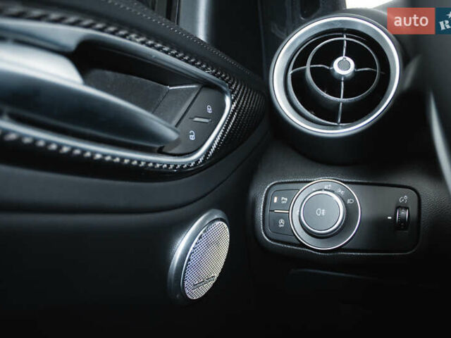 Білий Альфа Ромео Джулія, об'ємом двигуна 2 л та пробігом 21 тис. км за 25000 $, фото 31 на Automoto.ua