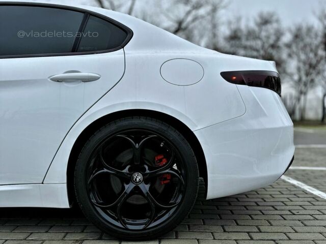 Білий Альфа Ромео Джулія, об'ємом двигуна 2 л та пробігом 109 тис. км за 19999 $, фото 3 на Automoto.ua