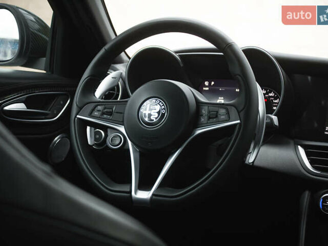 Білий Альфа Ромео Джулія, об'ємом двигуна 2 л та пробігом 21 тис. км за 25000 $, фото 14 на Automoto.ua