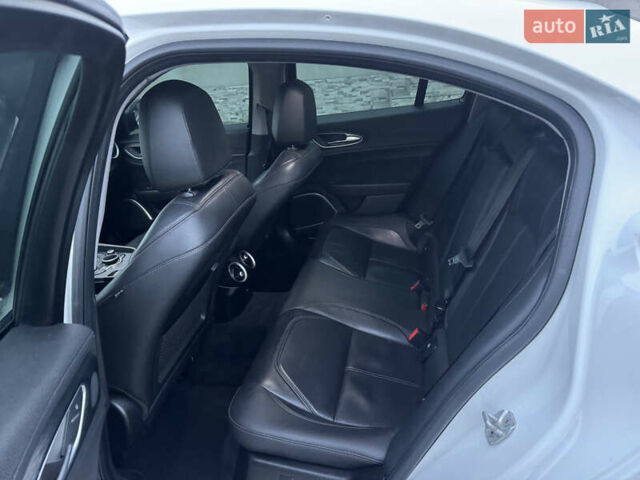 Альфа Ромео Джулия 2019 в Луцке на Automoto.ua Белый Альфа Ромео Джулия, объемом двигателя 2 л и пробегом 177 тыс. км за 15000 $, фото 29 на Automoto.ua