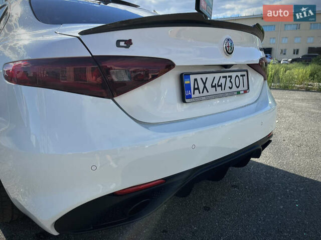 Білий Альфа Ромео Джулія, об'ємом двигуна 2 л та пробігом 103 тис. км за 22900 $, фото 13 на Automoto.ua