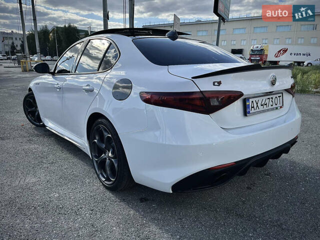 Альфа Ромео Джулия 2019 в Киеве на Automoto.ua Белый Альфа Ромео Джулия, объемом двигателя 2 л и пробегом 103 тыс. км за 21500 $, фото 4 на Automoto.ua