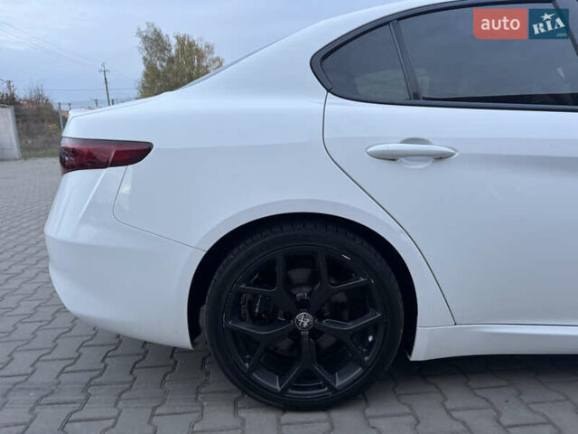 Альфа Ромео Джулия 2019 в Луцке на Automoto.ua Белый Альфа Ромео Джулия, объемом двигателя 2 л и пробегом 177 тыс. км за 15000 $, фото 12 на Automoto.ua