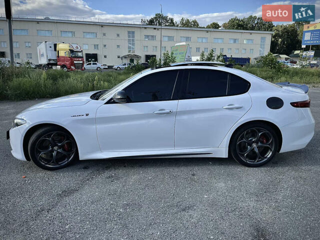 Альфа Ромео Джулия 2019 в Киеве на Automoto.ua Белый Альфа Ромео Джулия, объемом двигателя 2 л и пробегом 103 тыс. км за 21500 $, фото 5 на Automoto.ua