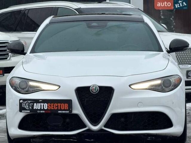 Белый Альфа Ромео Джулия, объемом двигателя 2 л и пробегом 37 тыс. км за 26500 $, фото 3 на Automoto.ua